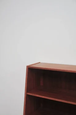 Bibliothèque en teck avec pieds sculpturaux