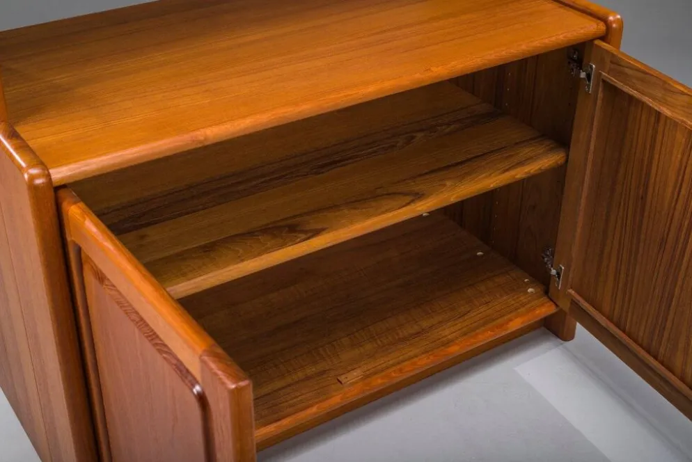 Bibliothèque en teck danois avec armoire de Dyrlund, années 1970.