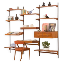 Bibliothèque en teck de Kai Kristiansen avec un bureau et une lampe, FM Mobler, années 1960.