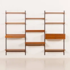 Bibliothèque en teck de Kai Kristiansen avec un bureau et une lampe, FM Mobler, années 1960.