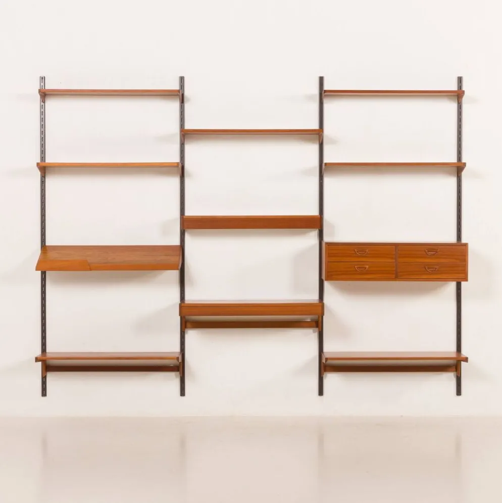 Bibliothèque en teck de Kai Kristiansen avec un bureau et une lampe, FM Mobler, années 1960.