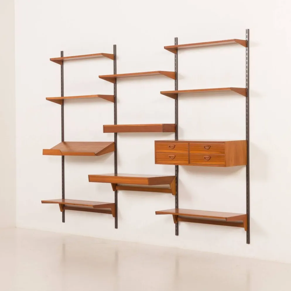 Bibliothèque en teck de Kai Kristiansen avec un bureau et une lampe, FM Mobler, années 1960.