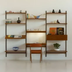 Bibliothèque en teck de Kai Kristiansen avec un bureau et une lampe, FM Mobler, années 1960.