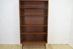 Bibliothèque en teck Mid-Century – Johannes Sorth (Danemark, années 1960)