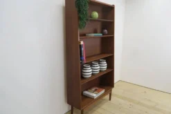 Bibliothèque en teck Mid-Century – Johannes Sorth (Danemark, années 1960)