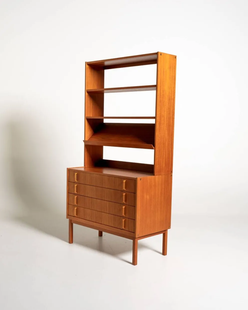 Bibliothèque en teck par Bertil Fridhagen pour Bodafors, années 1950/1960.