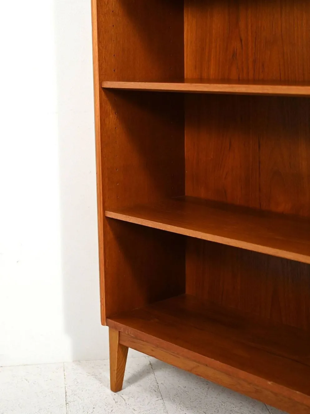 Bibliothèque en teck scandinave par Ferdinand Lundquist, années 1960.