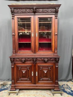 Bibliothèque et buffet de style Renaissance antique. Belles sculptures. Chêne massif. France. XIXe siècle.