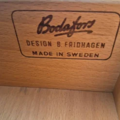Bibliothèque Facett conçue par Bertil Fridhagen pour Bodafors, Suède, années 1960.