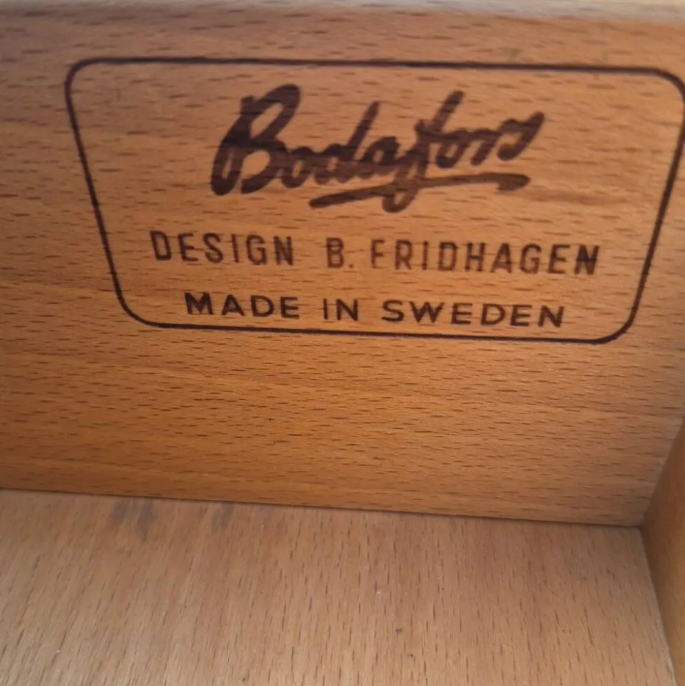 Bibliothèque Facett conçue par Bertil Fridhagen pour Bodafors, Suède, années 1960.
