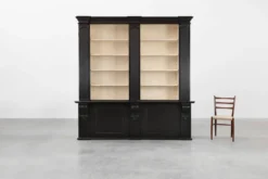 Bibliothèque haute noire du 20e siècle en MDF, Royaume-Uni