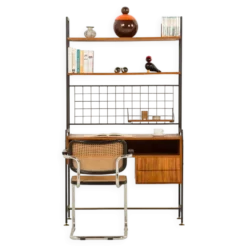 Bibliothèque italienne des années 70 avec un bureau.