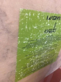 Bibliothèque Loico par Angelo Mangiarotti en marbre blanc de Carrare, milieu du XXe siècle italien.