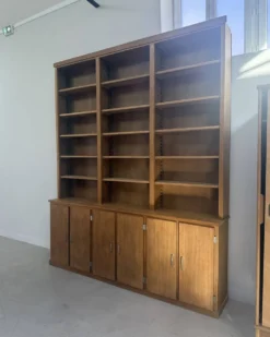 Bibliothèque mid-century en chêne (rénovée)