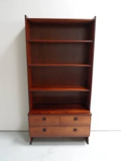 Bibliothèque ouverte de milieu de siècle avec tiroirs