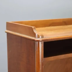 Bibliothèque ouverte en noyer avec balustrade - Italie XXe siècle