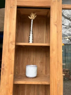 Bibliothèque ou vitrine