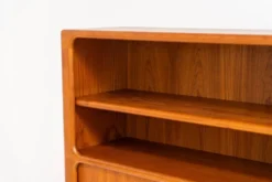 Bibliothèque par Svend Dyrlund avec portes tambour