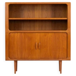 Bibliothèque par Svend Dyrlund avec portes tambour