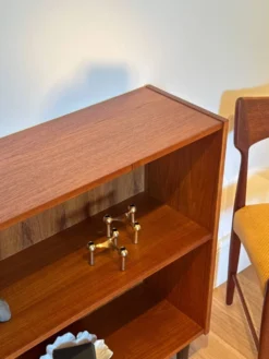 Bibliothèque scandinave basse vintage en teck « Ellen »