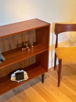Bibliothèque scandinave basse vintage en teck « Ellen »