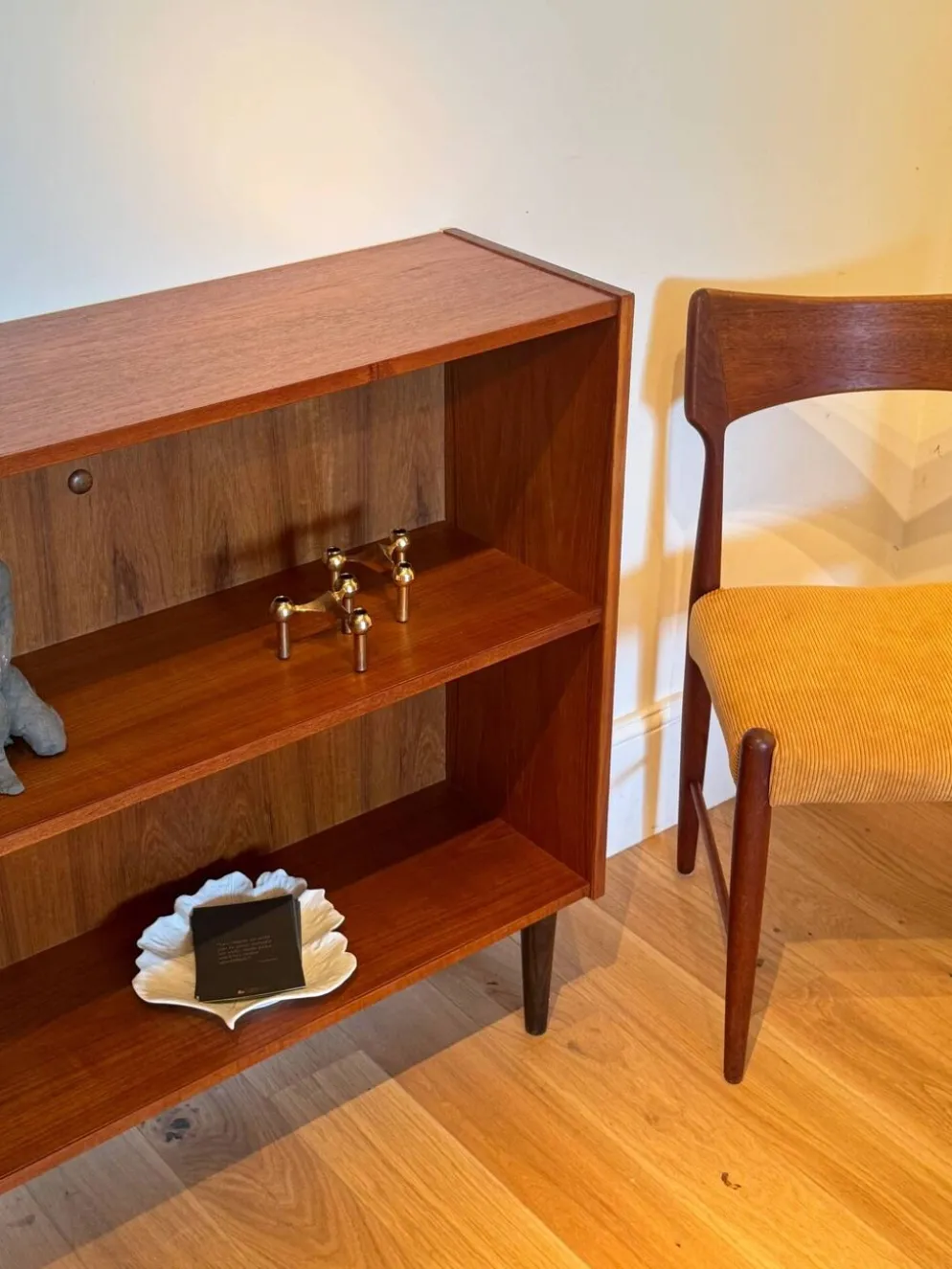 Bibliothèque scandinave basse vintage en teck « Ellen »