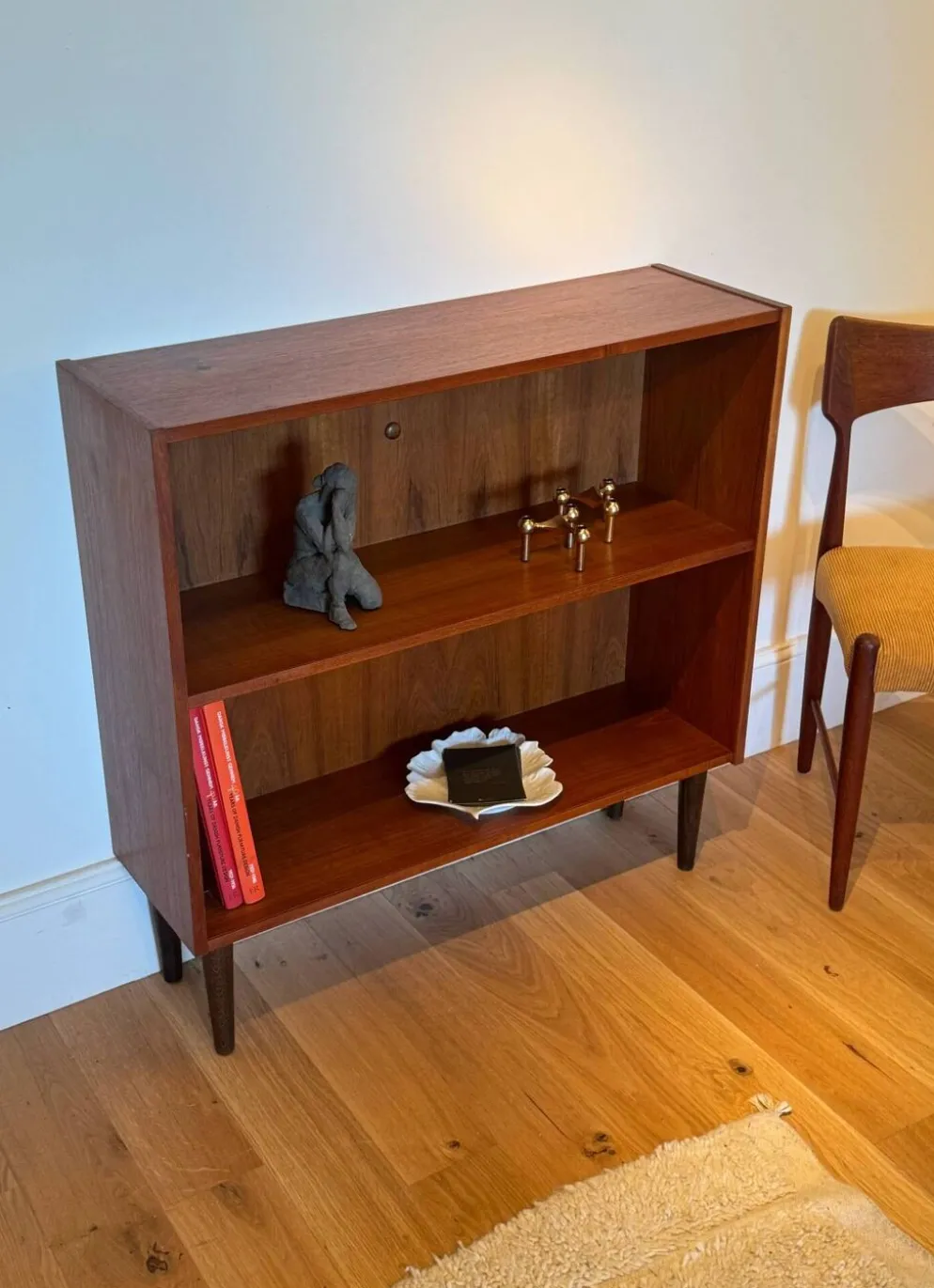 Bibliothèque scandinave basse vintage en teck « Ellen »