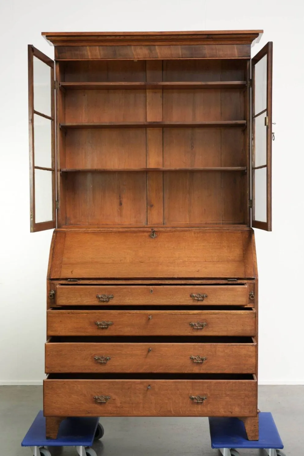 Bibliothèque/secrétaire en chêne anglais antique du XVIIIe siècle avec verre d'origine.