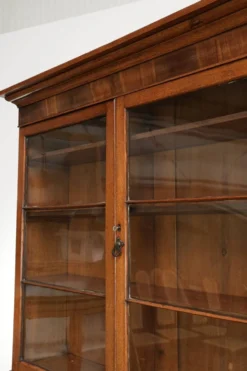 Bibliothèque/secrétaire en chêne anglais antique du XVIIIe siècle avec verre d'origine.