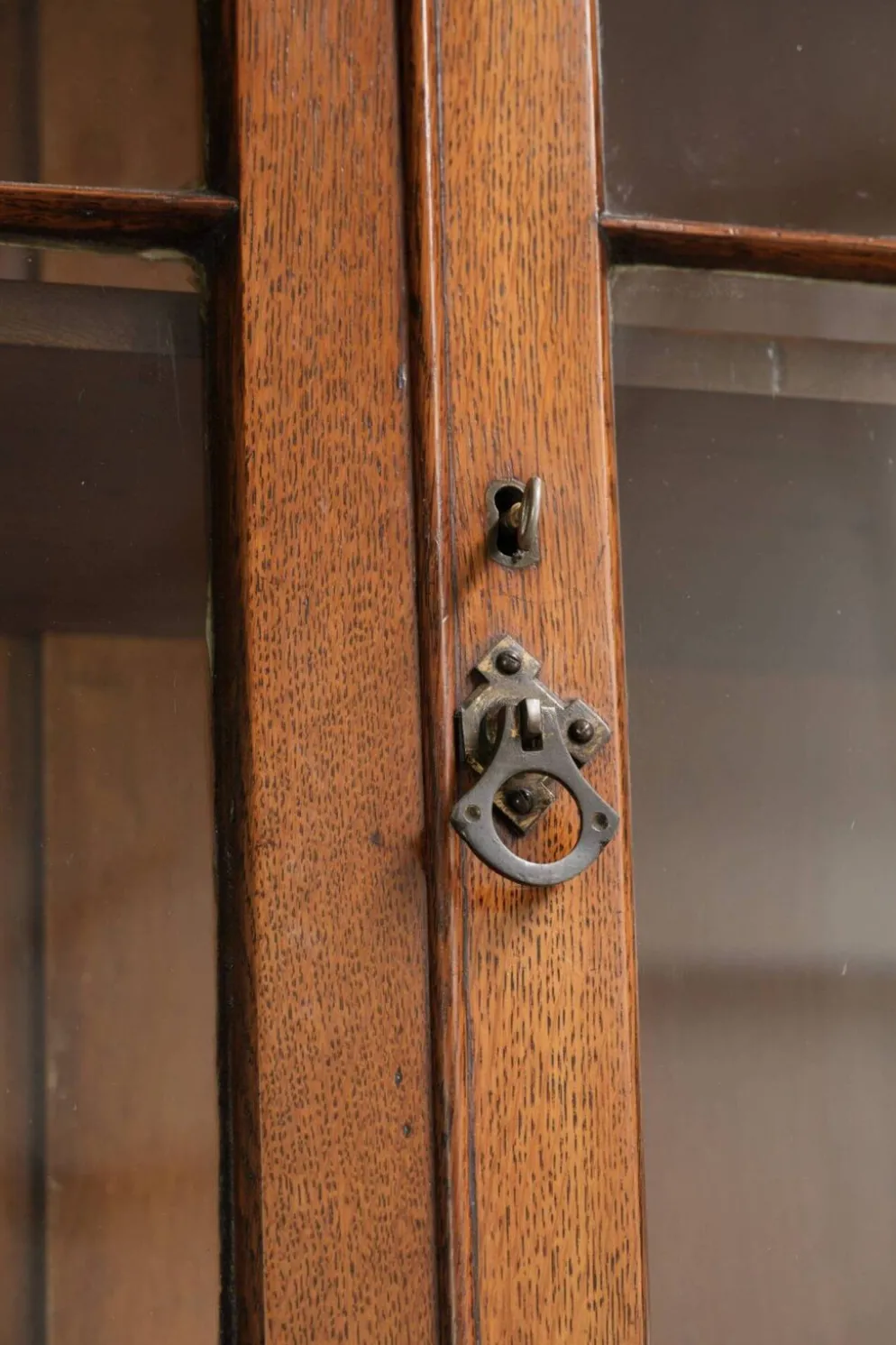 Bibliothèque/secrétaire en chêne anglais antique du XVIIIe siècle avec verre d'origine.