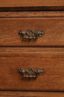 Bibliothèque/secrétaire en chêne anglais antique du XVIIIe siècle avec verre d'origine.