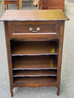Bibliothèque étagère Bibus Louis XV en bois massif finition chêne foncé tir