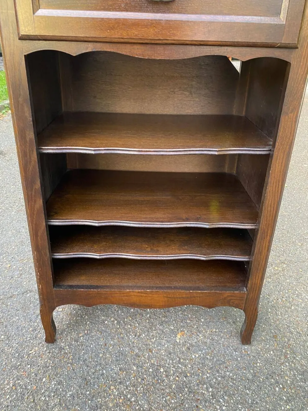Bibliothèque étagère Bibus Louis XV en bois massif finition chêne foncé tir