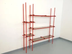 Bibliothèque étagère italienne style Bauhaus vintage en métal rouge