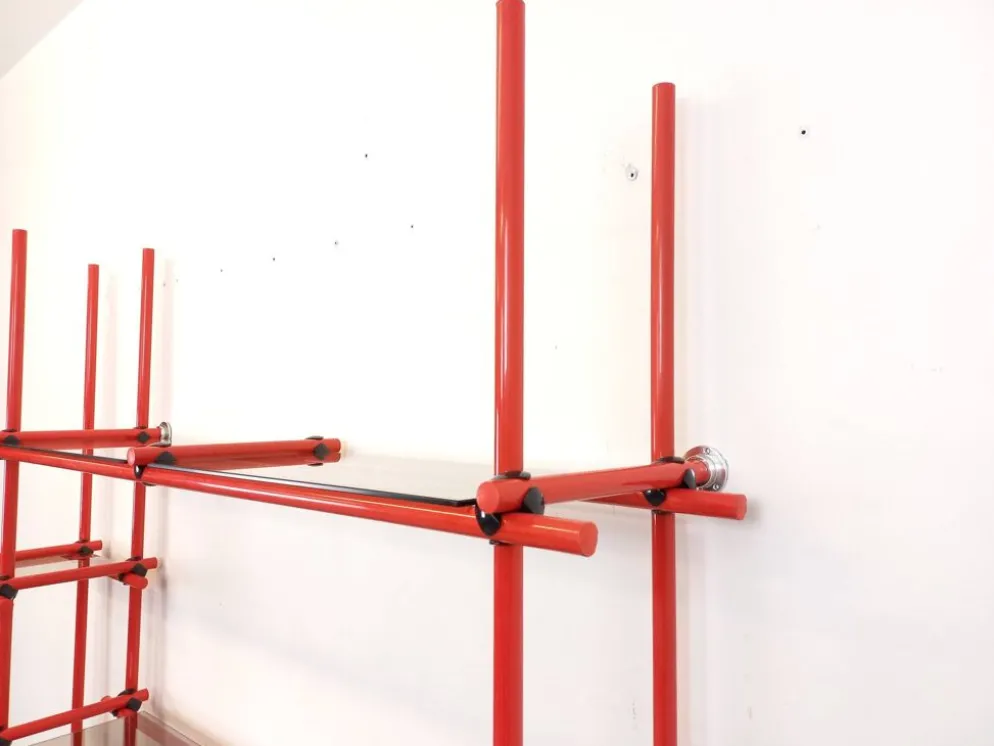 Bibliothèque étagère italienne style Bauhaus vintage en métal rouge