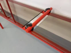 Bibliothèque étagère italienne style Bauhaus vintage en métal rouge