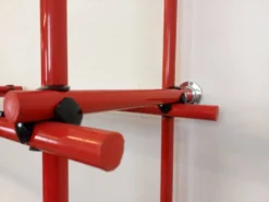 Bibliothèque étagère italienne style Bauhaus vintage en métal rouge