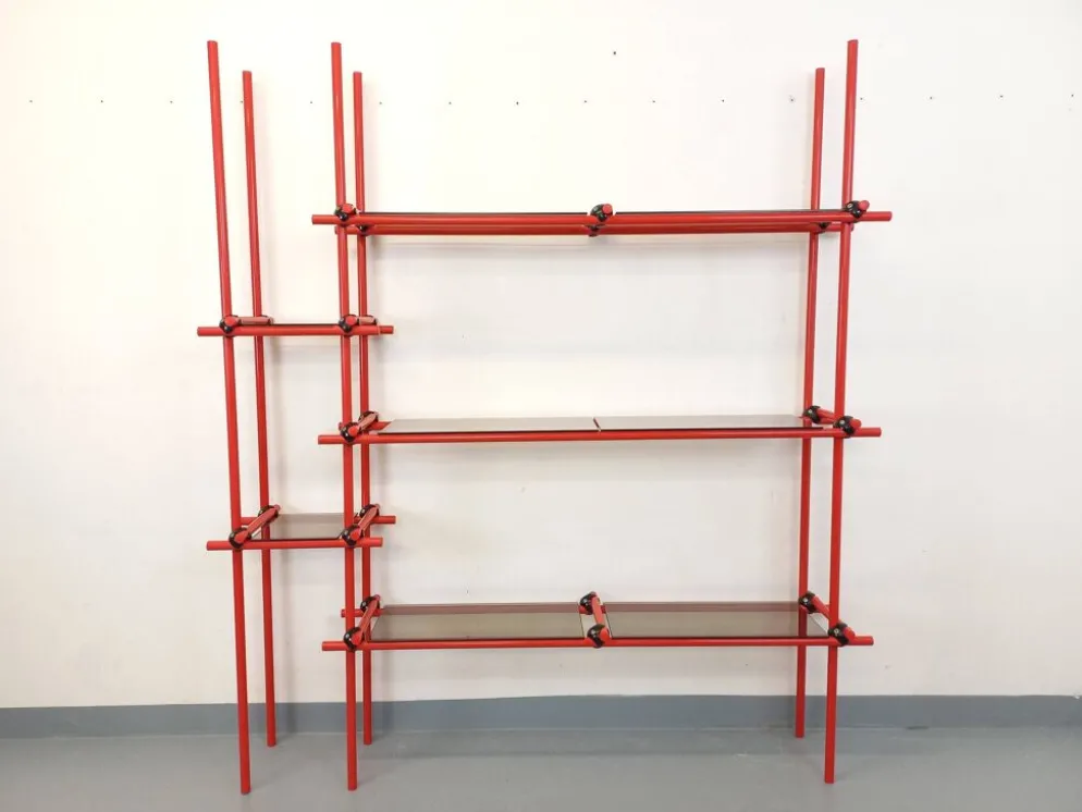 Bibliothèque étagère italienne style Bauhaus vintage en métal rouge