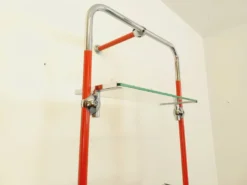 Bibliothèque étagère modulable style Bauhaus vintage en métal rouge, chrome