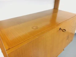Bibliothèque étagère murale avec secrétaire bar vintage en bois clair