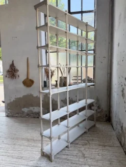 Bibliothèque, étagère XL Napoléon en bois patiné blanc