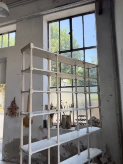 Bibliothèque, étagère XL Napoléon en bois patiné blanc
