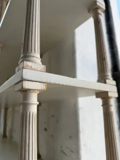 Bibliothèque, étagère XL Napoléon en bois patiné blanc