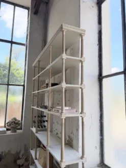 Bibliothèque, étagère XL Napoléon en bois patiné blanc