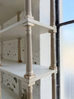 Bibliothèque, étagère XL Napoléon en bois patiné blanc