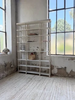 Bibliothèque, étagère XL Napoléon en bois patiné blanc