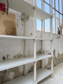 Bibliothèque, étagère XL Napoléon en bois patiné blanc