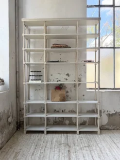 Bibliothèque, étagère XL Napoléon en bois patiné blanc