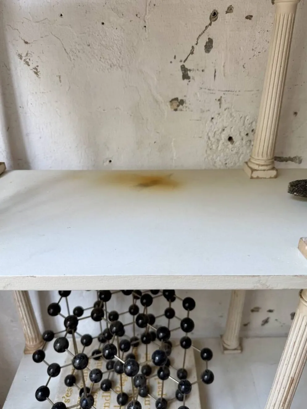 Bibliothèque, étagère XL Napoléon en bois patiné blanc