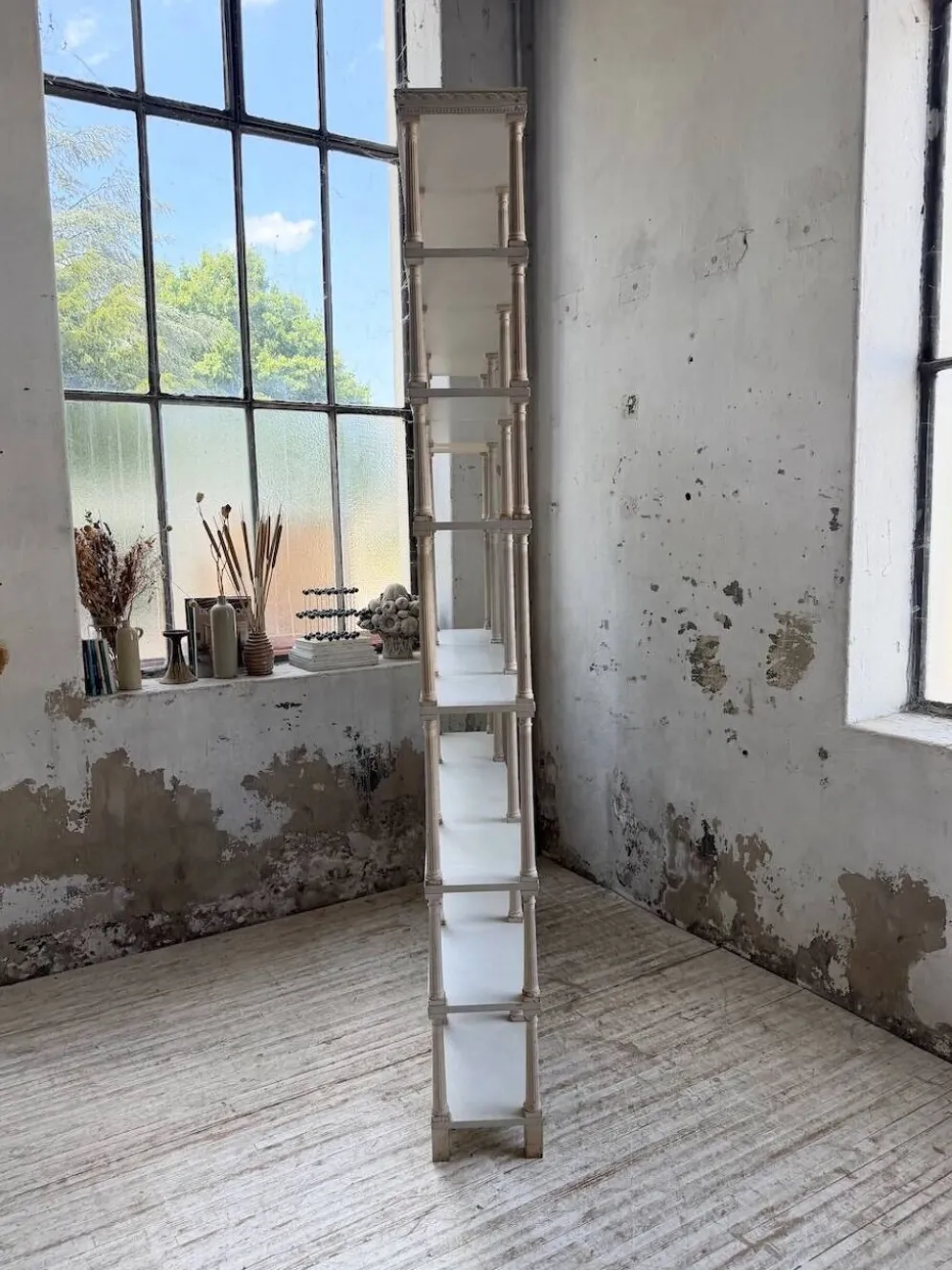 Bibliothèque, étagère XL Napoléon en bois patiné blanc